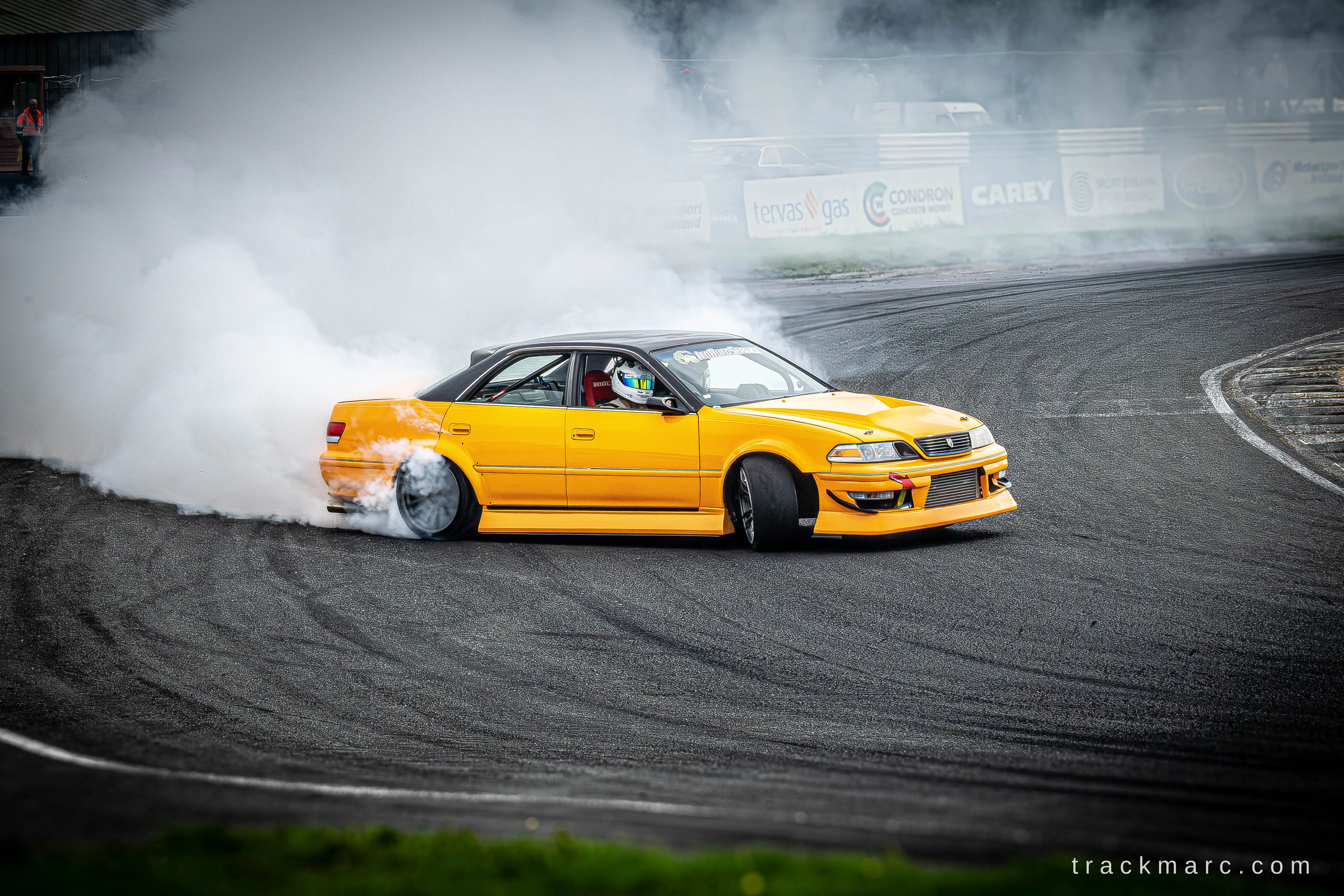 Yellow Toyota Mark II, 86 Fest