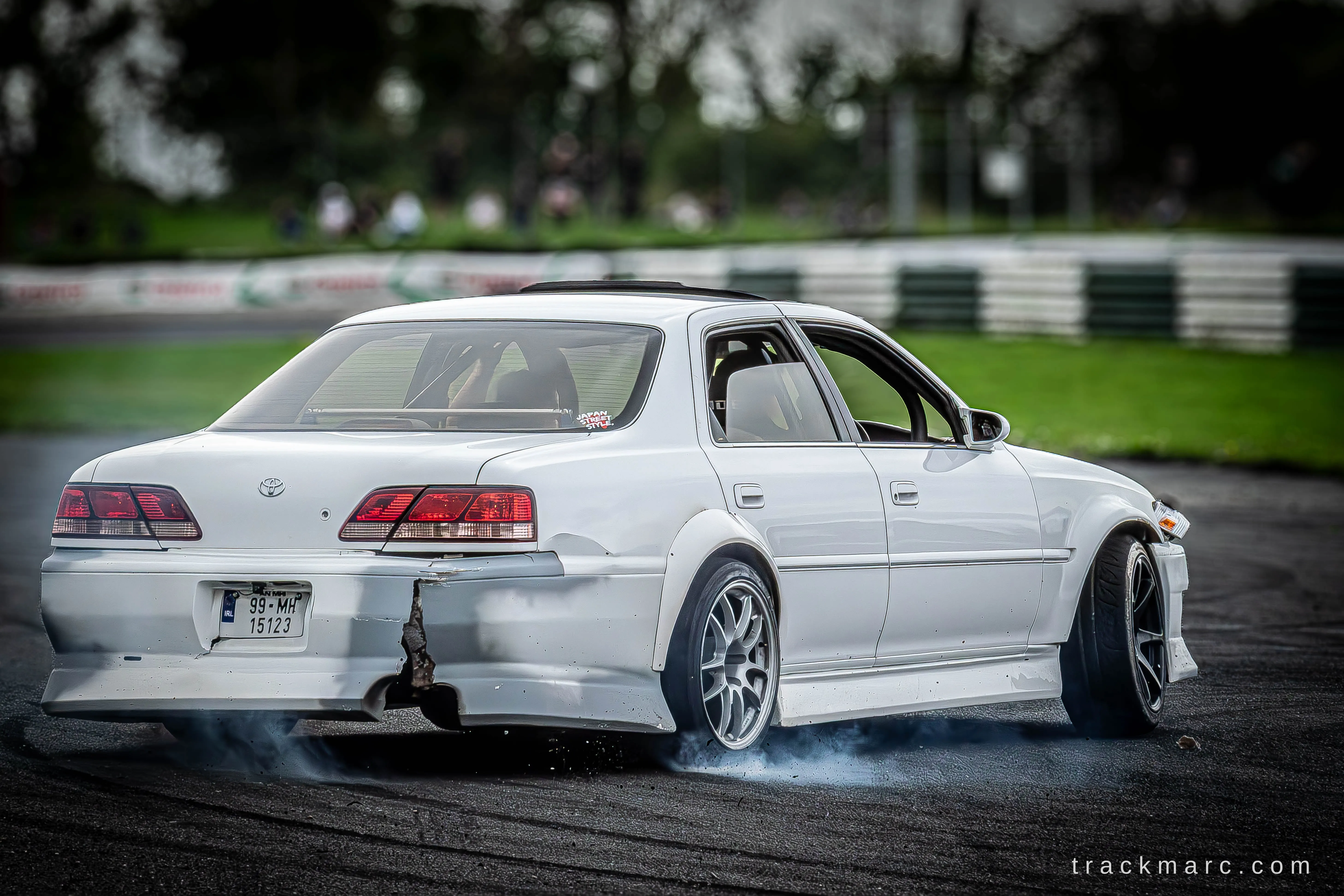 White Toyota Cresta, 86 Fest