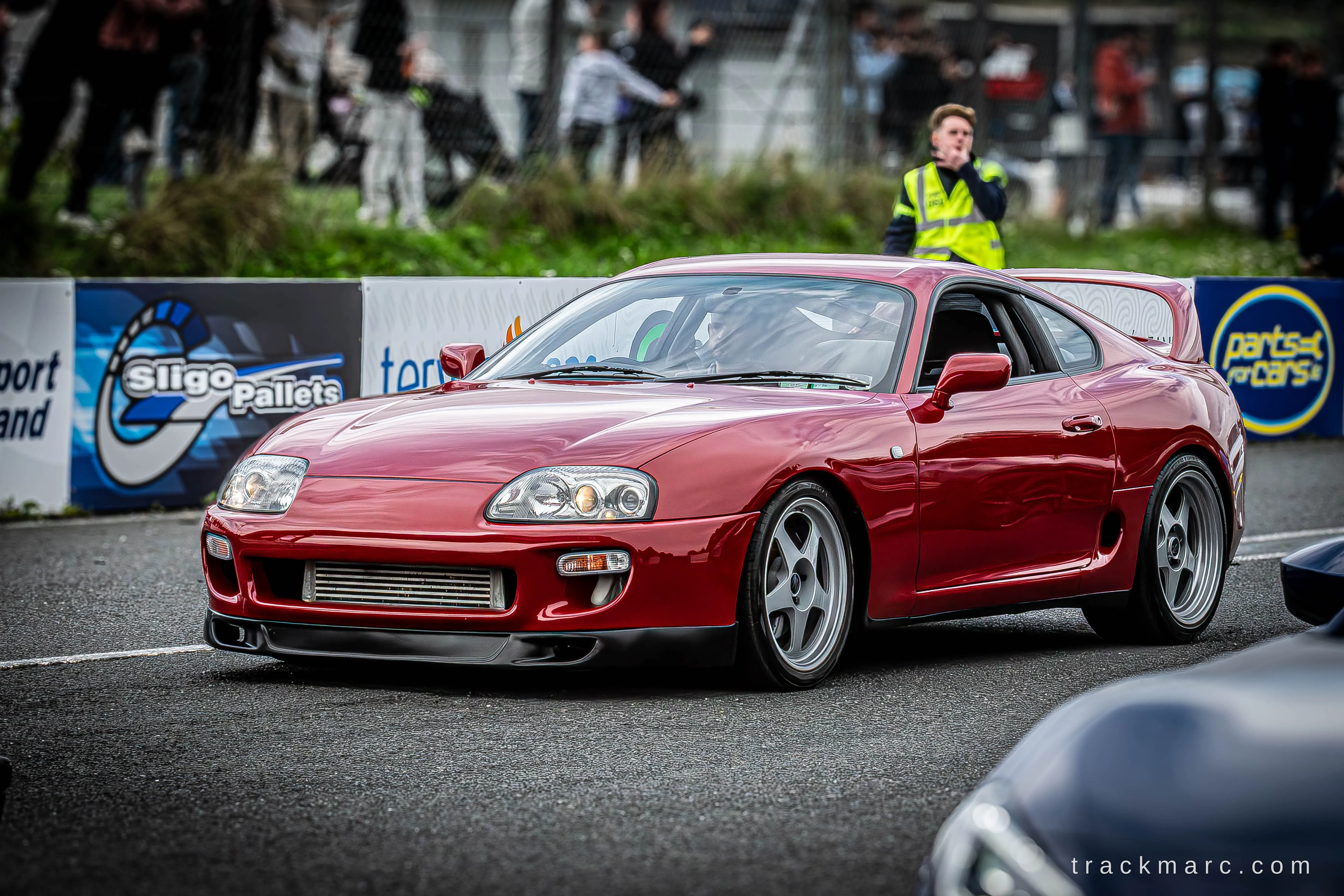 Red Toyota Supra Mk4, 86 Fest