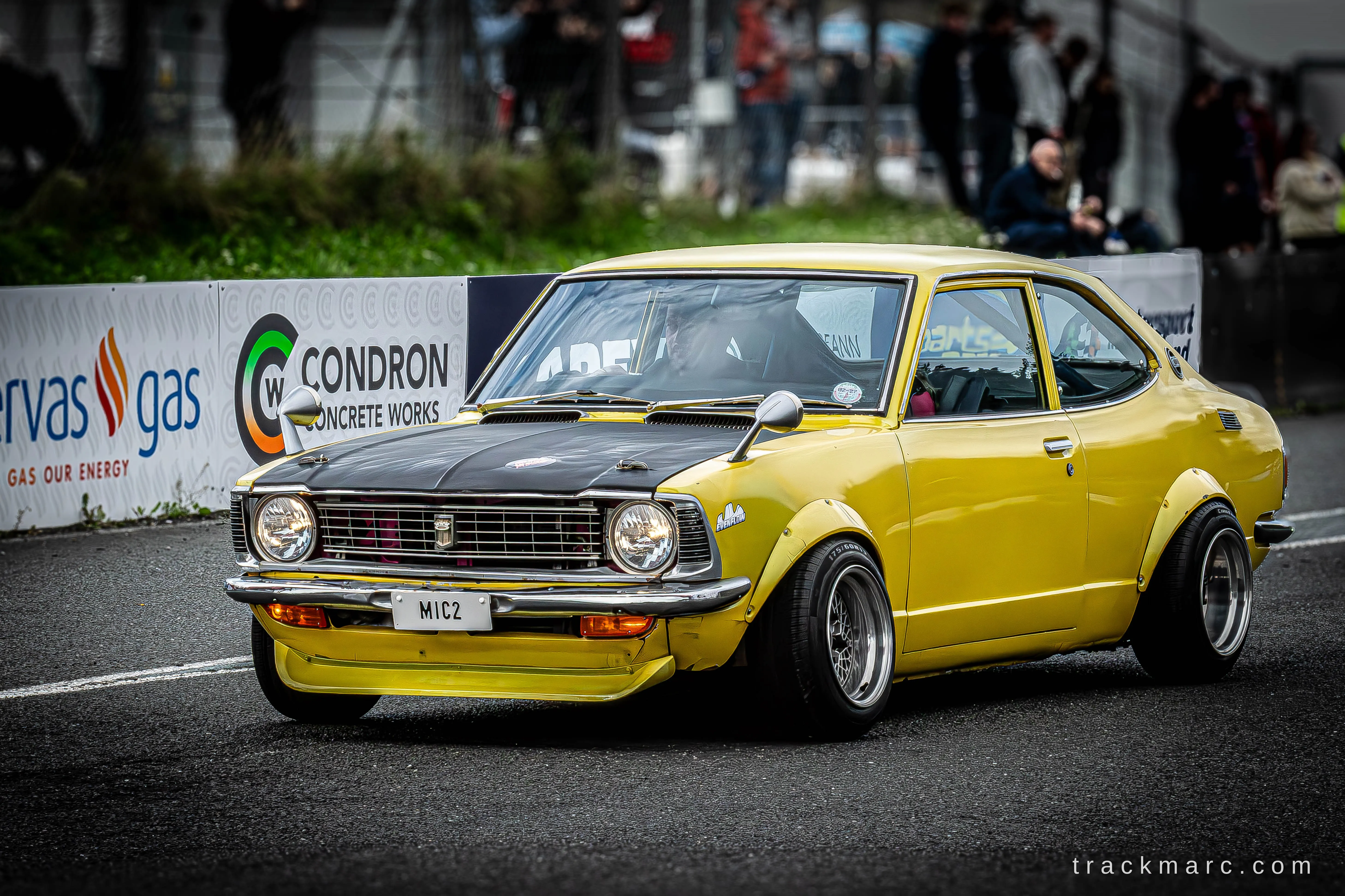 Yellow Toyota Corolla Coupe, 86 Fest
