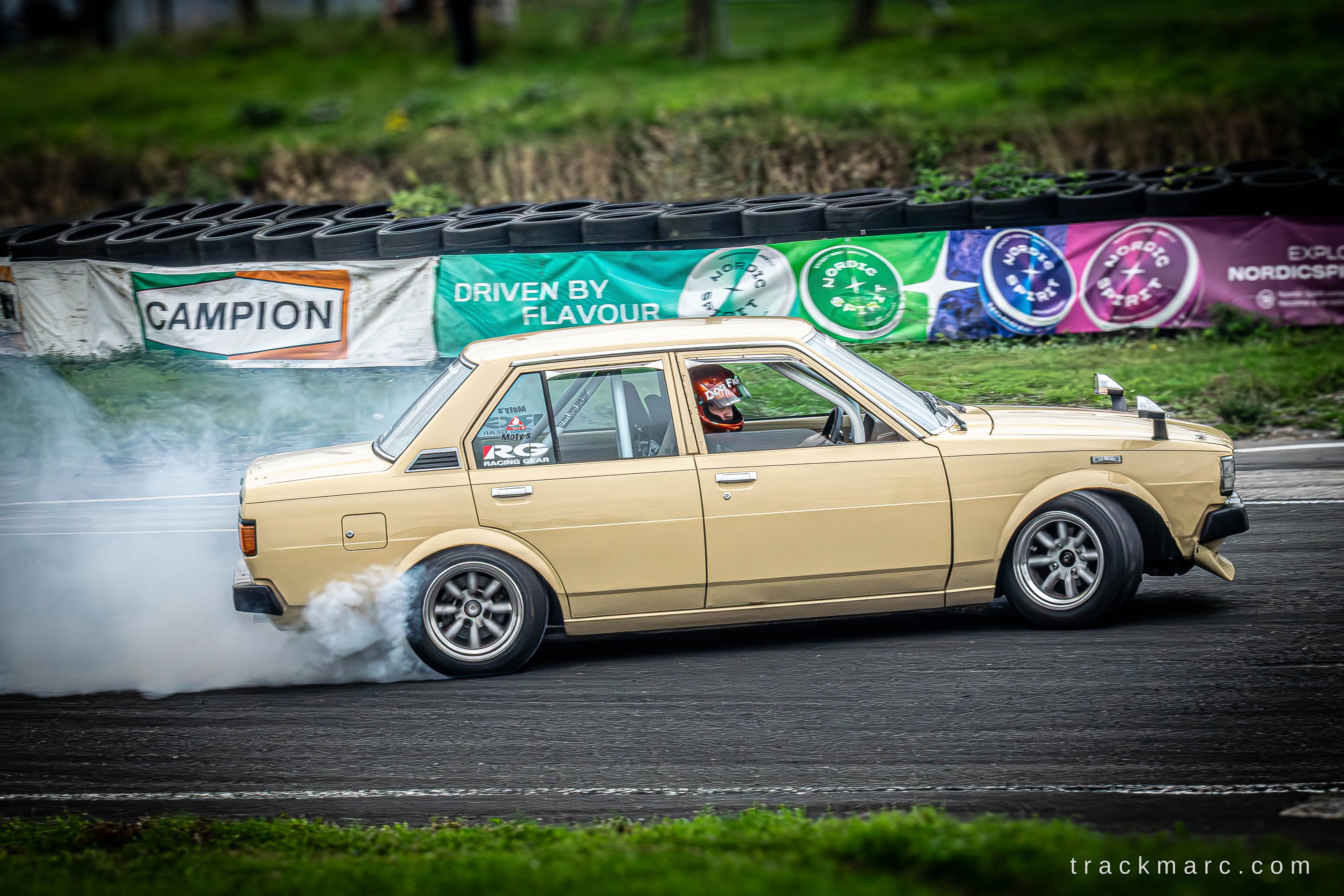 Toyota Corolla KE70 drifting at 86 Fest