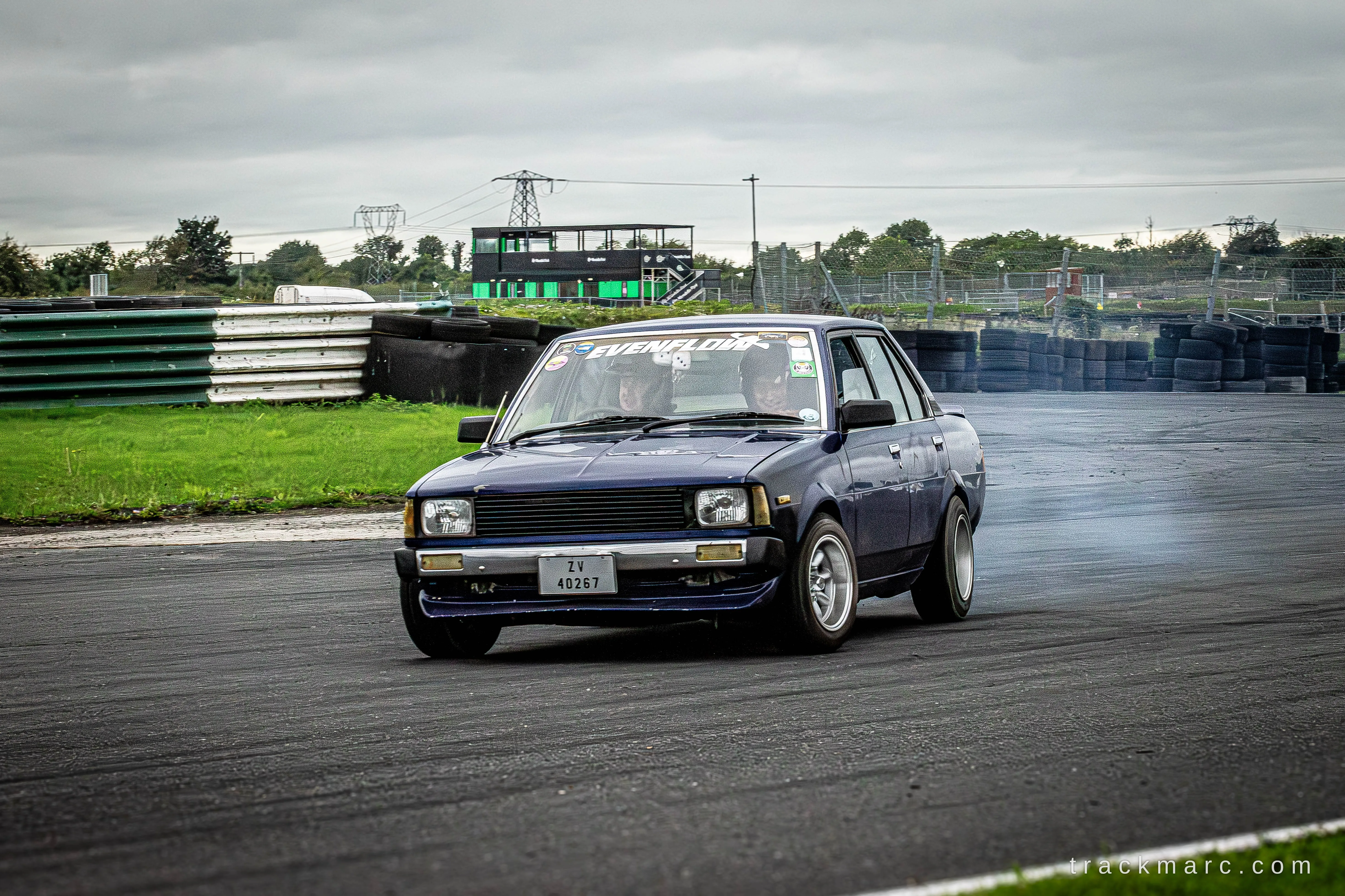 Toyota Corolla KE70 drifting — 86 Fest