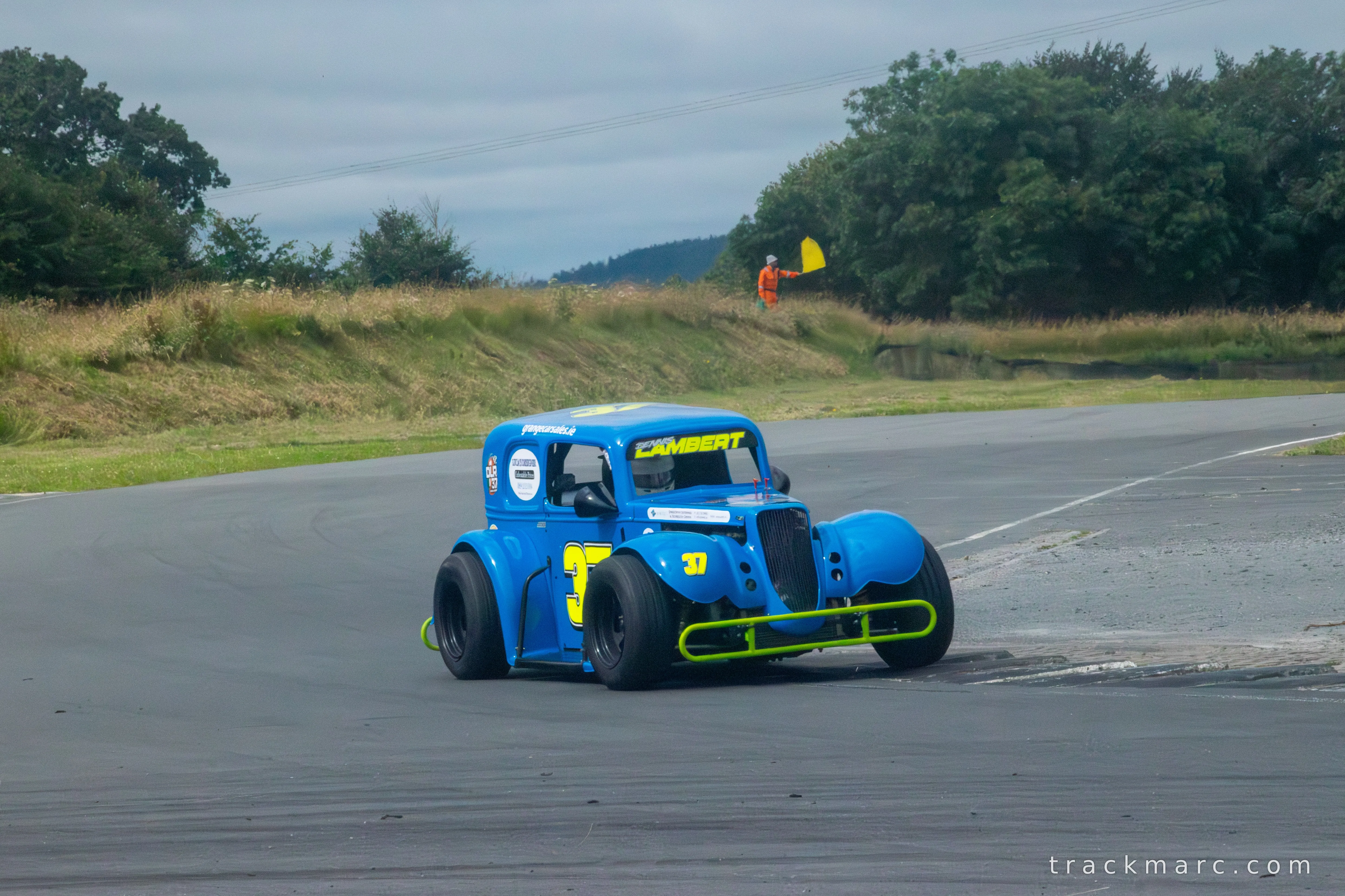 Dennis Lambert's Legends #37 Under Yellow — Mondello Park