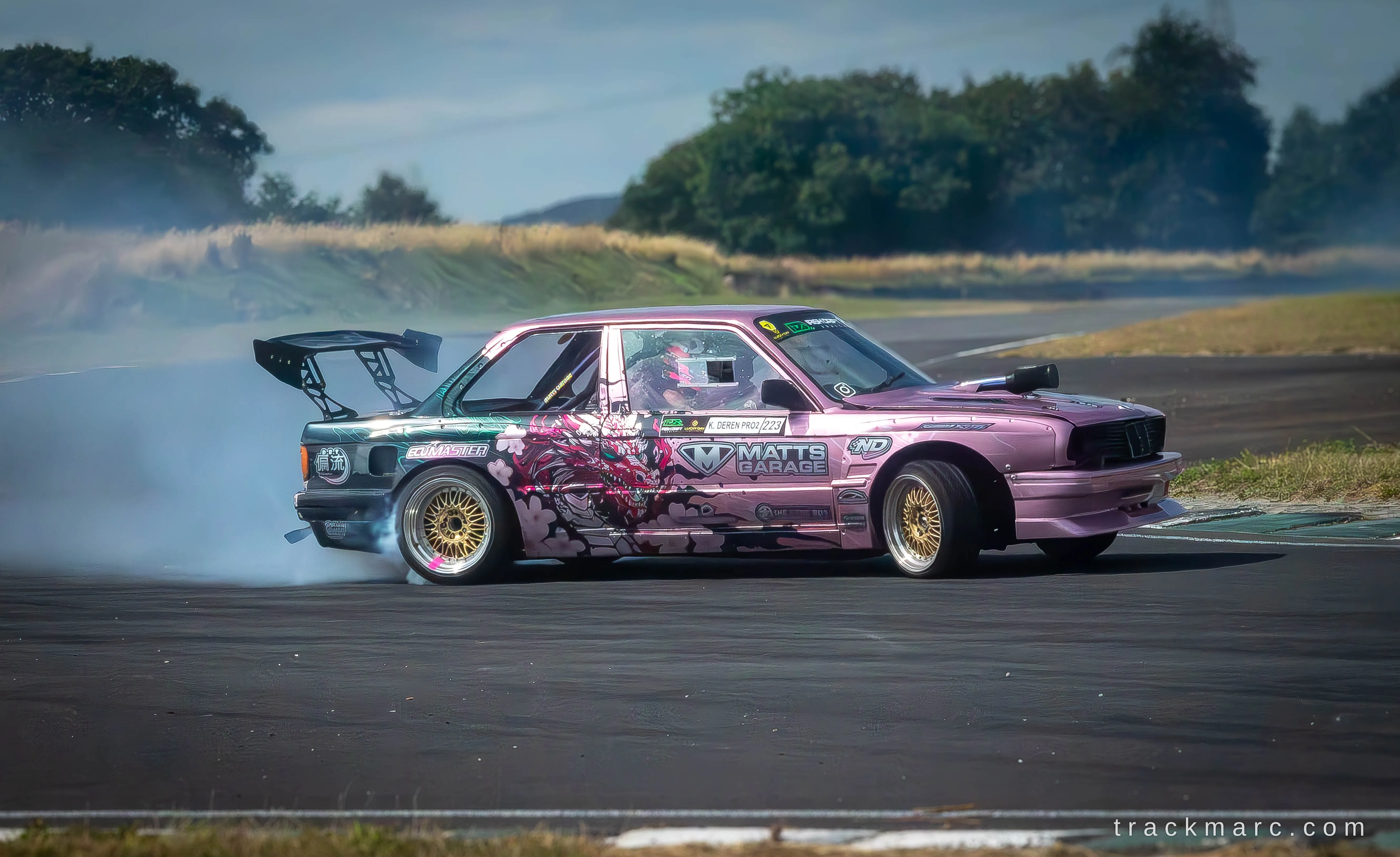 Pink E30 drifting at Mondello