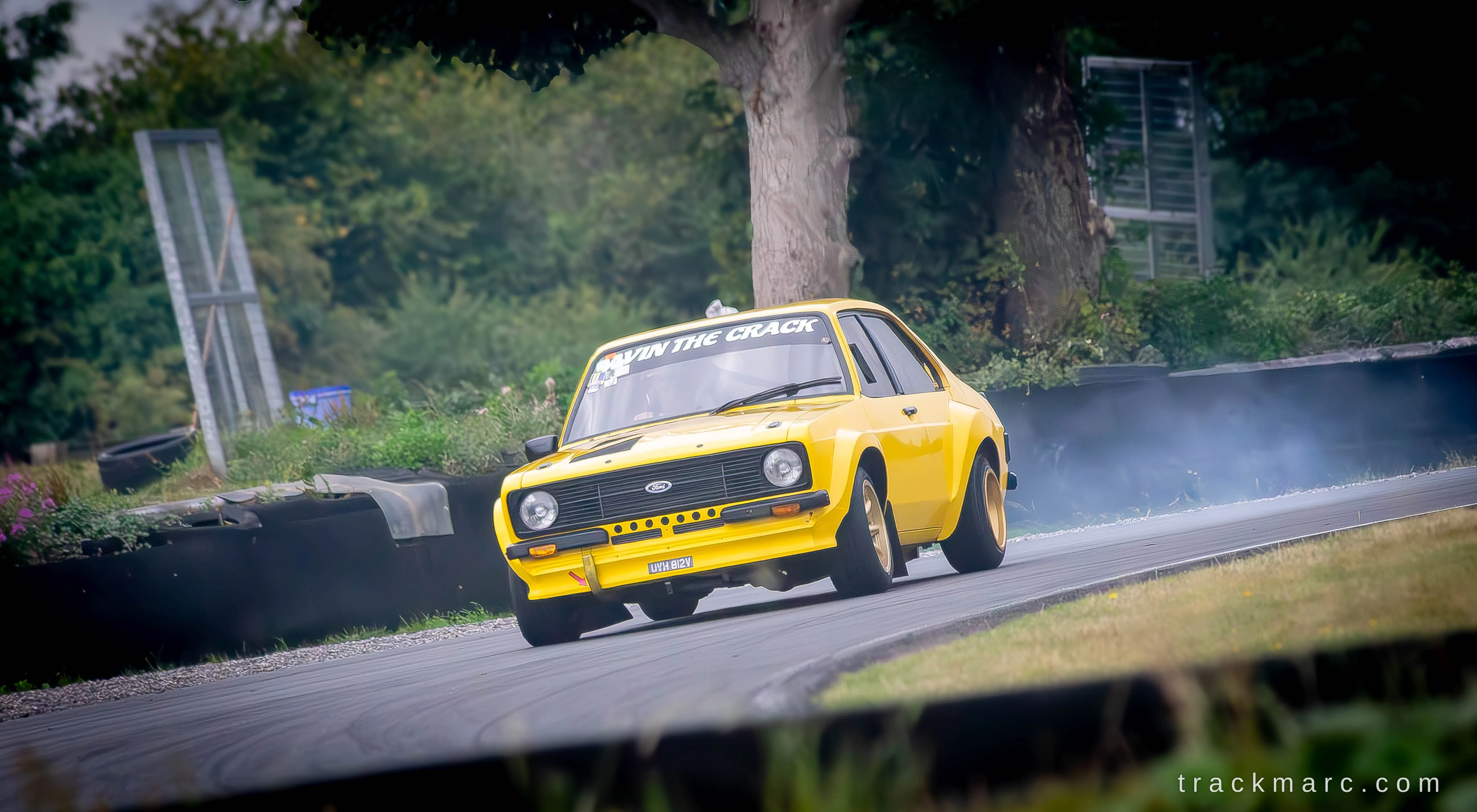 Yellow Ford Escort Mk2, Retrostock