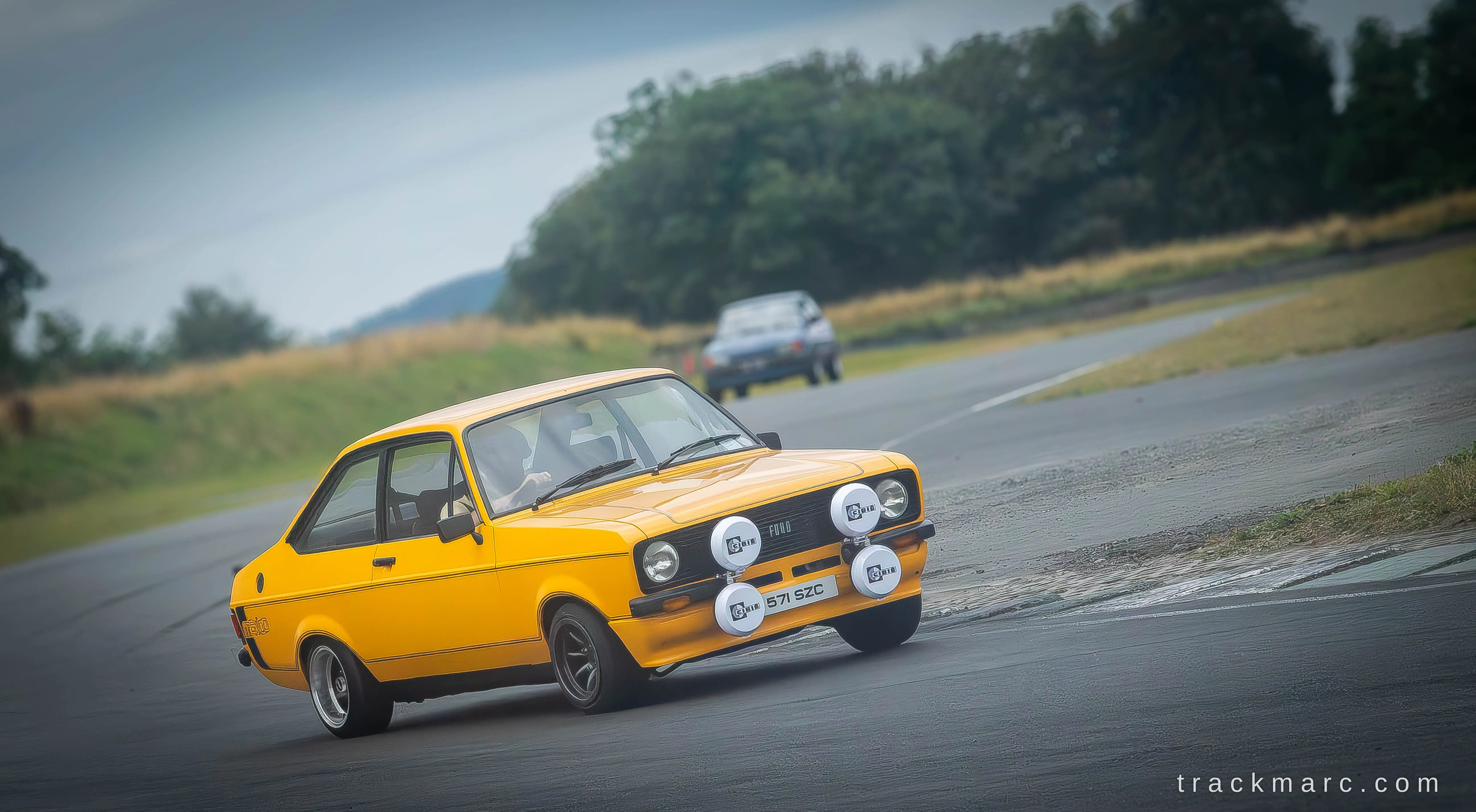 Yellow Ford Escort Mk2 — Retrostock