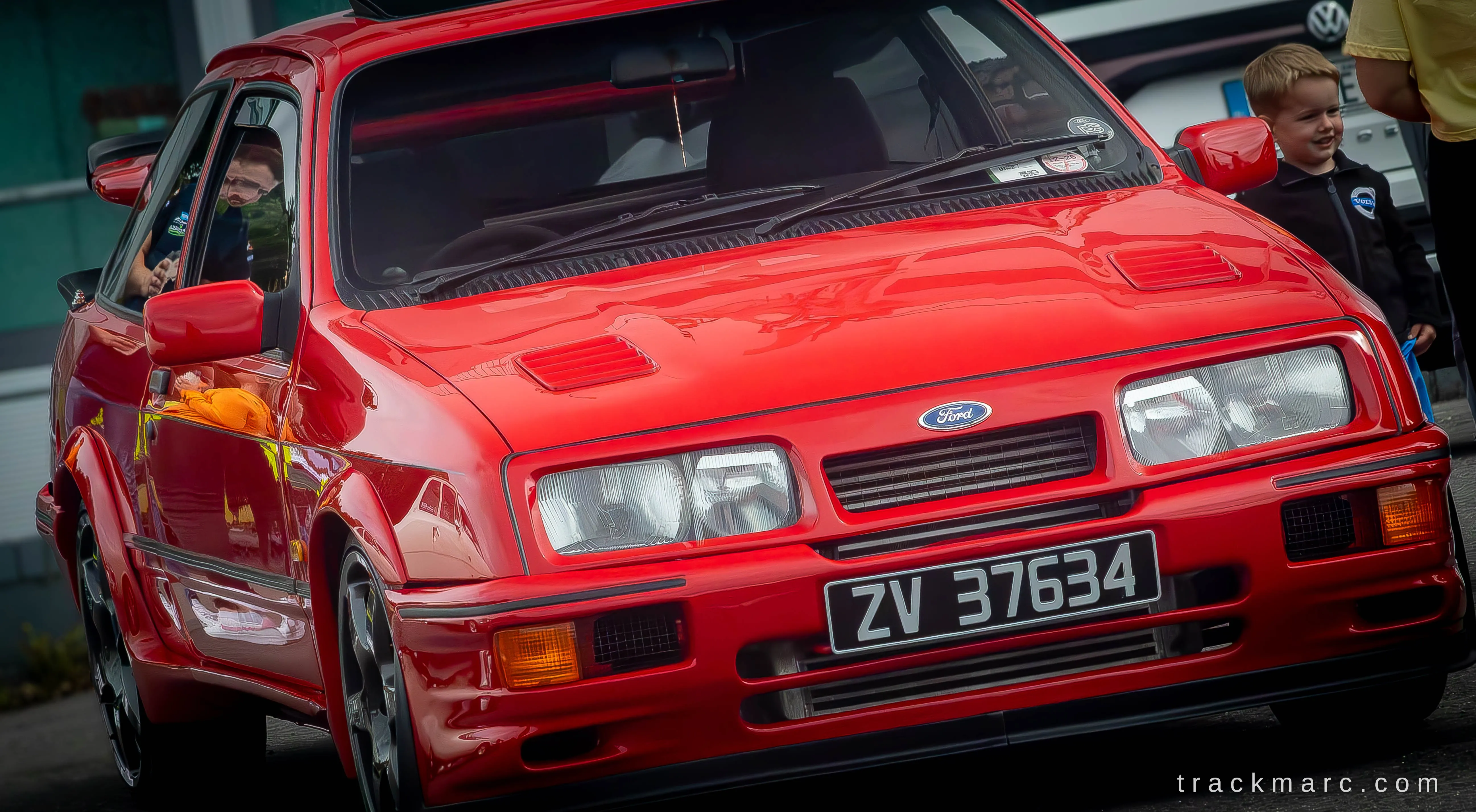 Ford Sierra RS Cosworth and a Young Fan — Retrostock