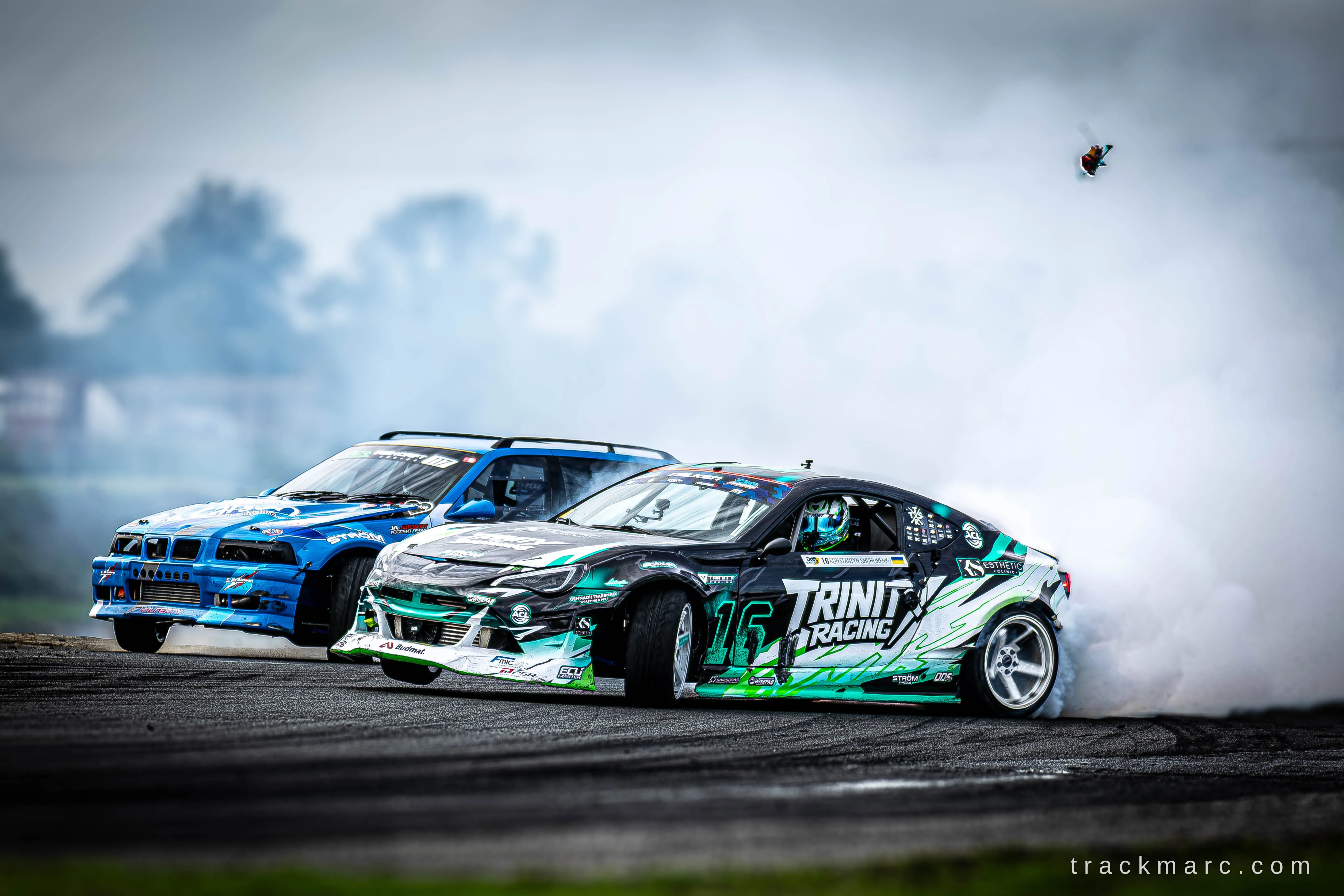 Toyota GT86 and BMW E36 at 130 Showdown
