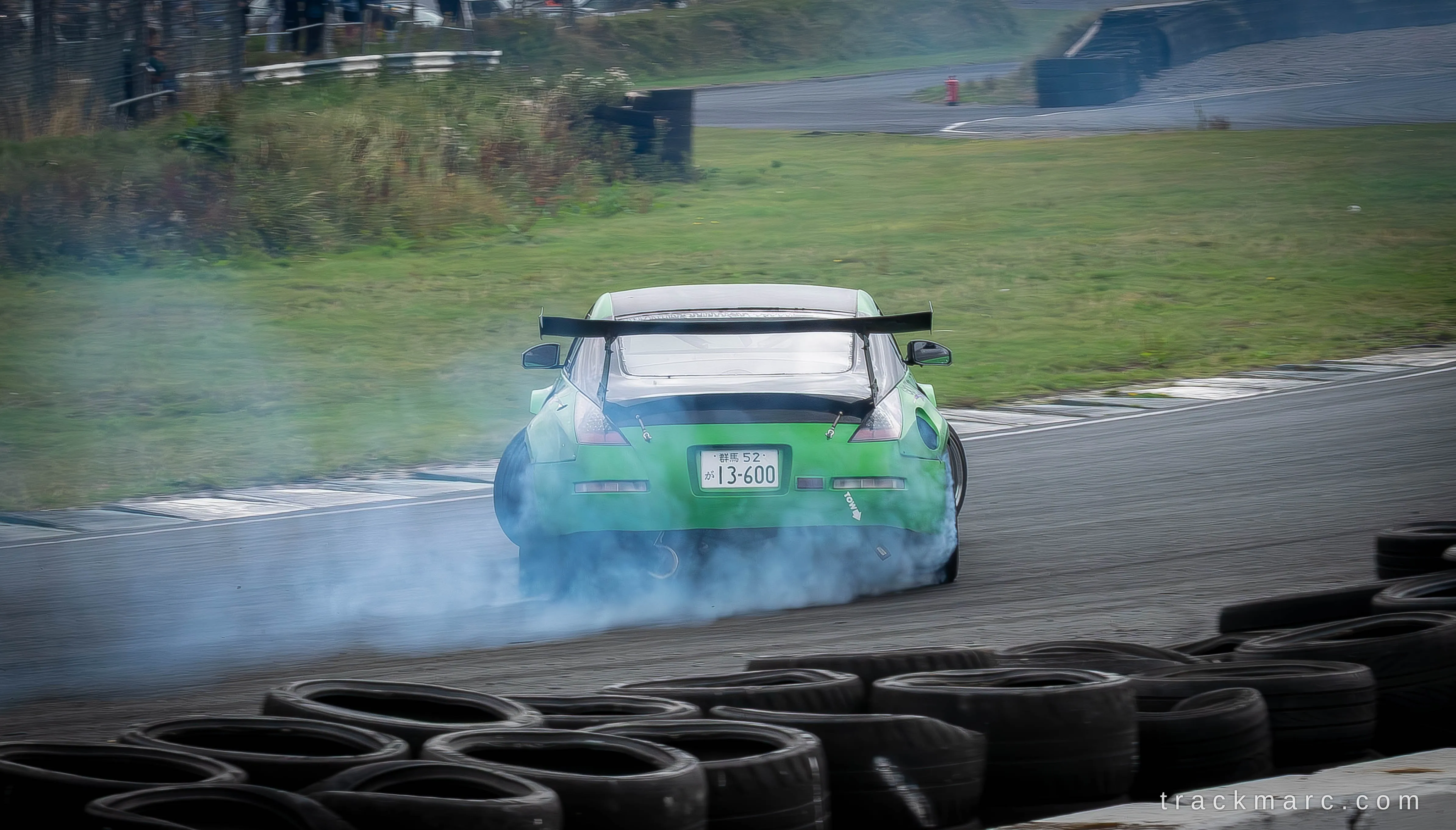 Green Nissan 350Z drifting at Drift Games