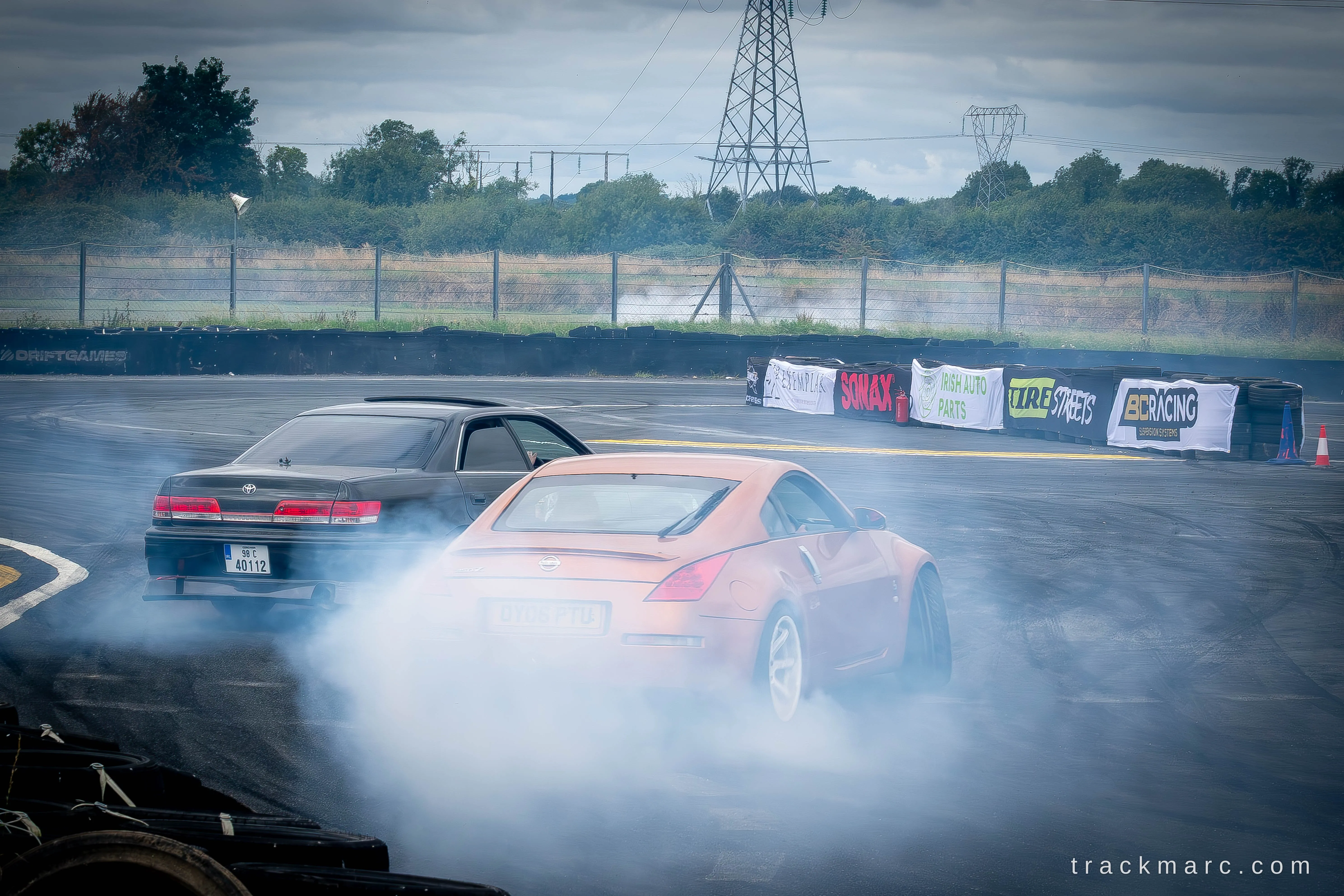 Toyota Chaser and Nissan 350Z at Drift Games