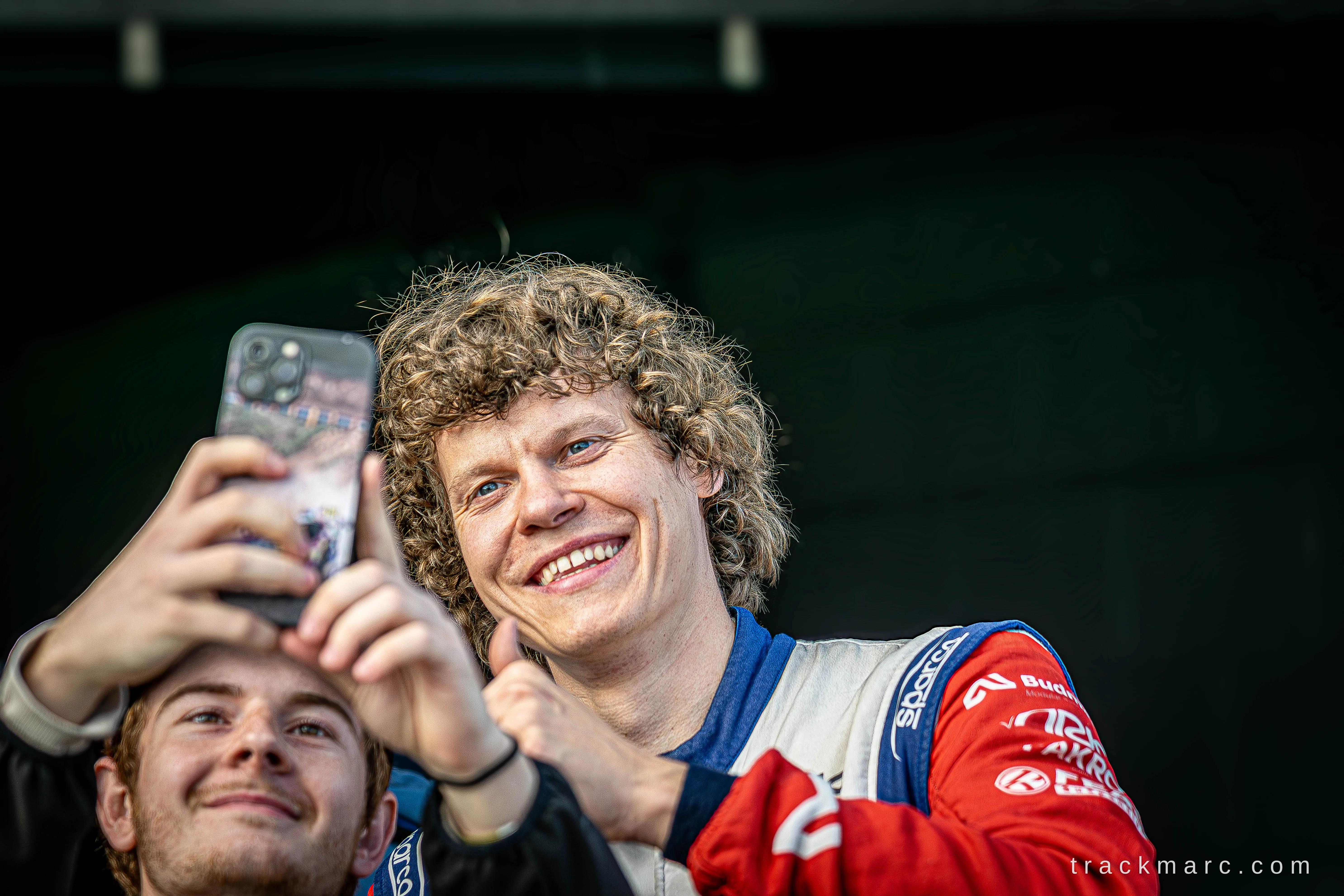 Piotr Więcek — fan selfie at 130 Showdown