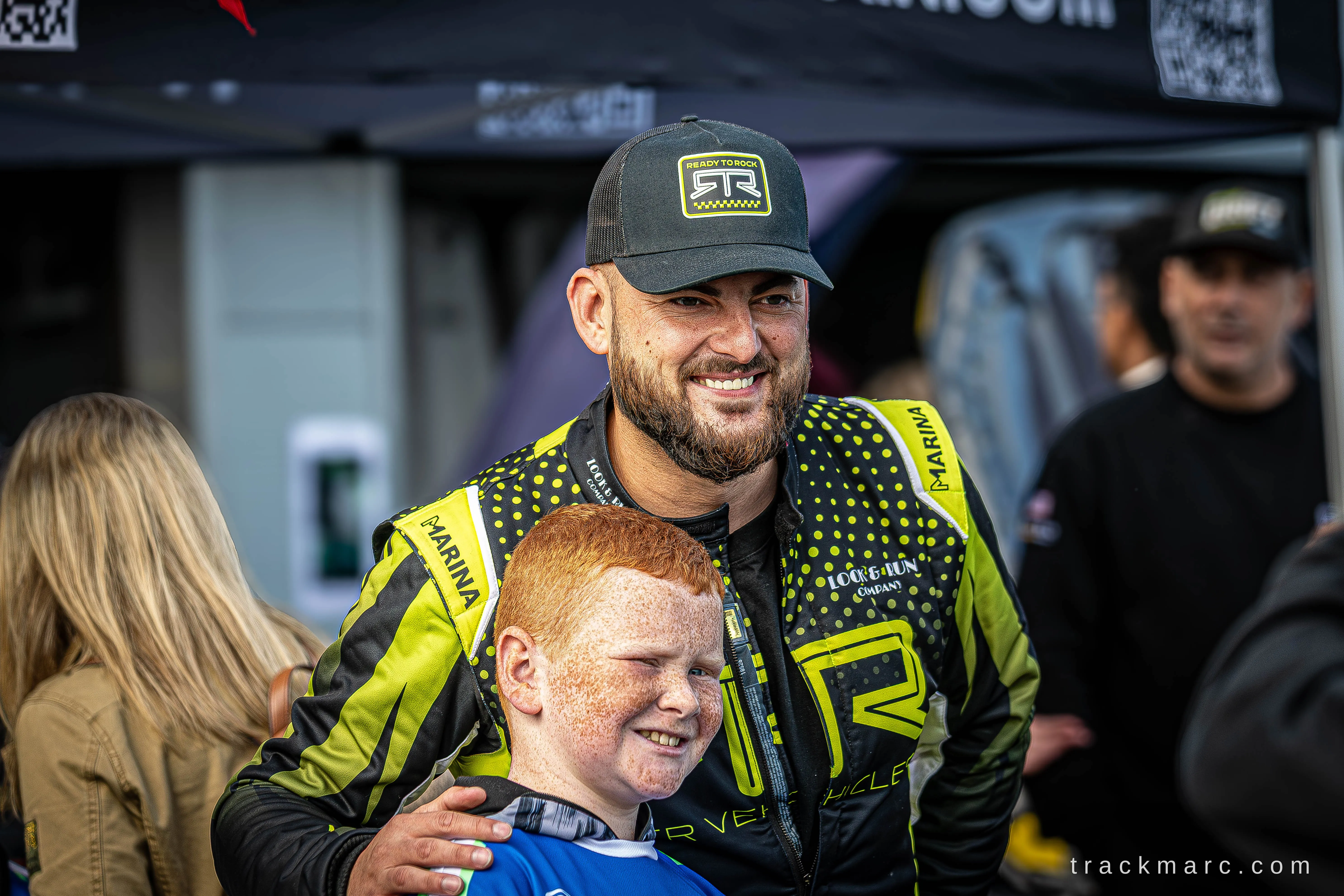 Igor Derenko with a young fan — 130 Showdown