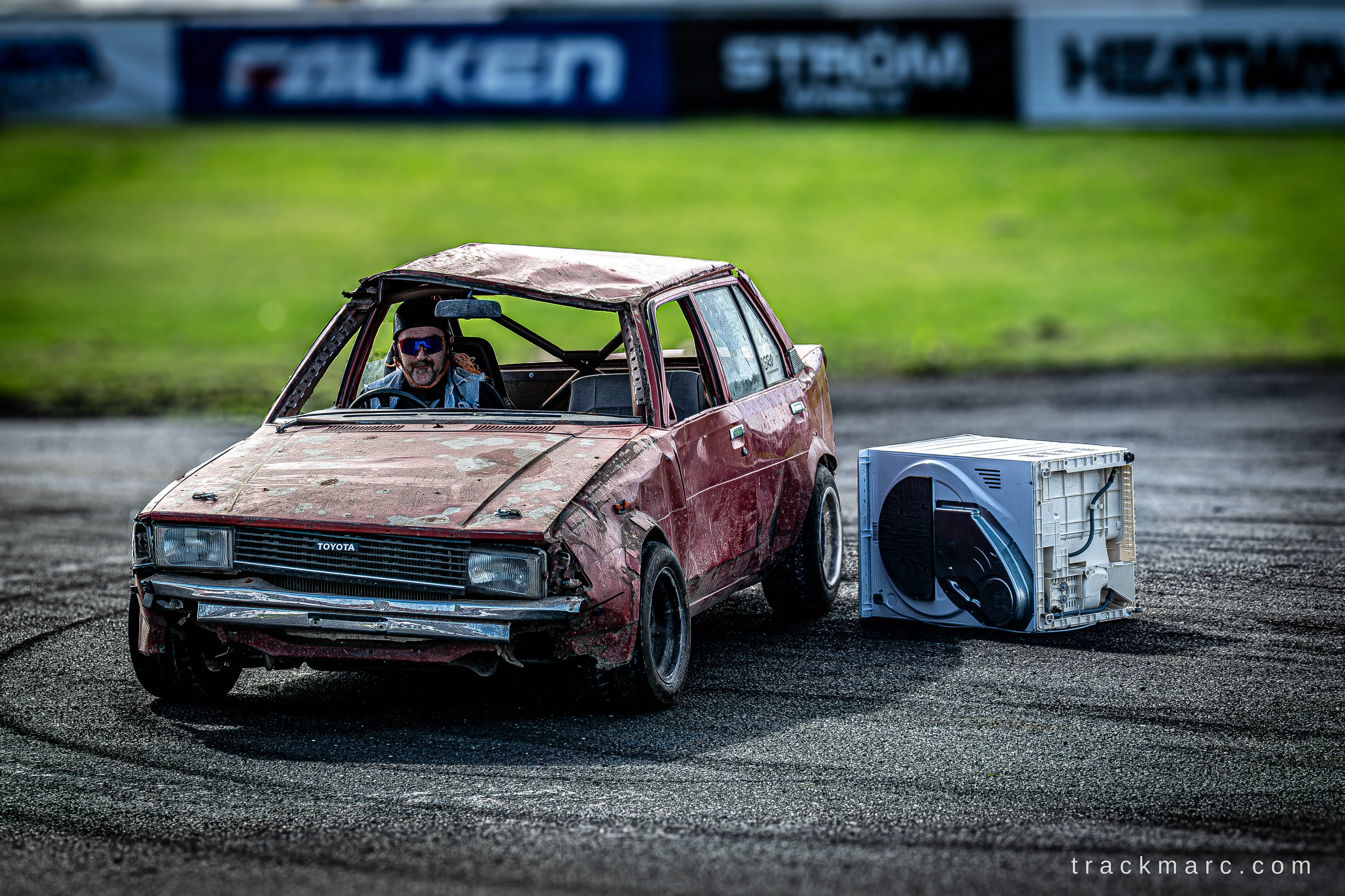 Battered Toyota, 130 Showdown